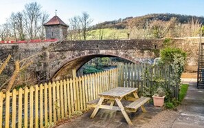 Cottage | Outdoor dining - Rustic 2bedroom Cottage With Garden in Sennybridge (Brecon)