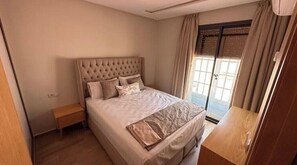 2 bedrooms, iron/ironing board, travel cot, free WiFi - Duplex Luxueux au Centre de Marrakech avec Piscine (Marrakech)