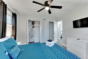 3 habitaciones, tabla de planchar con plancha, wifi y ropa de cama