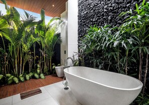 Villa, 3 Bedrooms, Patio, Garden View | Bathroom | Slippers, soap, toilet paper - Green Flow Ubud Villas (Ubud)