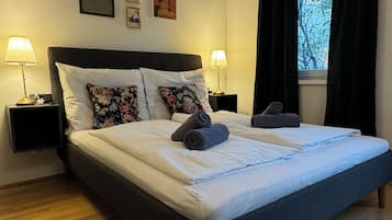 1 bedroom, desk, WiFi, bed sheets