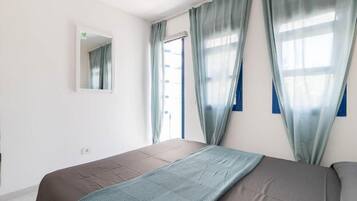 1 dormitorio, escritorio, wifi gratis y ropa de cama
