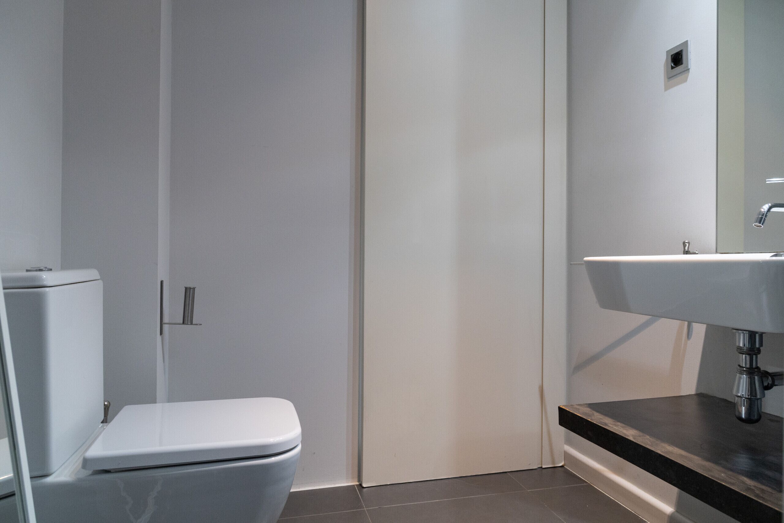 Een douche, handdoeken