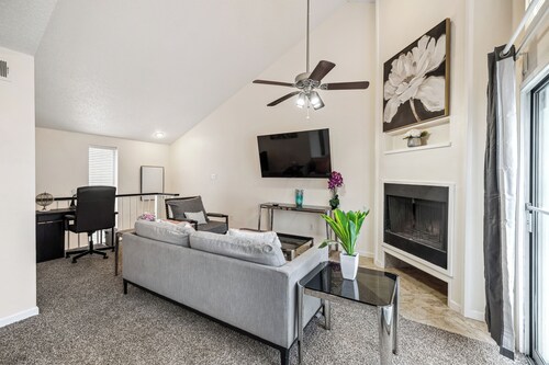i655 - Apt|Yard|9mi to Fair Park|Sleeps 4