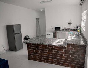 冰箱、微波炉、炉灶、厨具/餐具