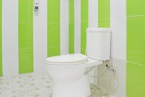 Bathroom - Collection O Balikpapan Near Balikpapan Super Block Formerly City Inn Hotel (Balikpapan)