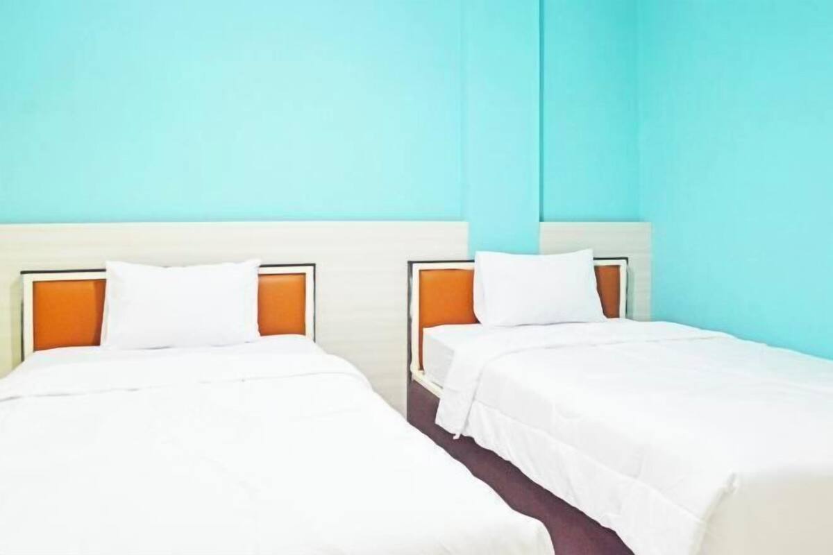 Free WiFi, bed sheets