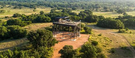 3 restaurants, breakfast served