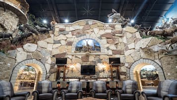 4 bars/lounges, cocktail bar, cocktail bar