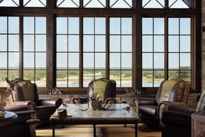 Smart TV, table football - Champion Ranch  (Rochelle)