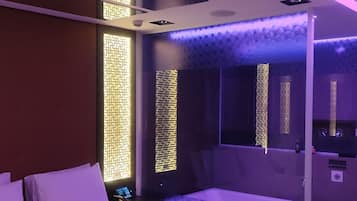 Deluxe Suite, Private Bathroom