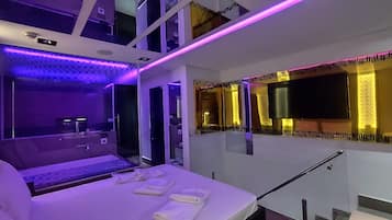 Deluxe Suite, Private Bathroom | 1 bedroom, free WiFi