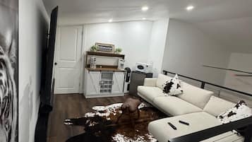 Smart TV, fireplace, table tennis