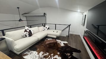 Smart TV, fireplace, table tennis