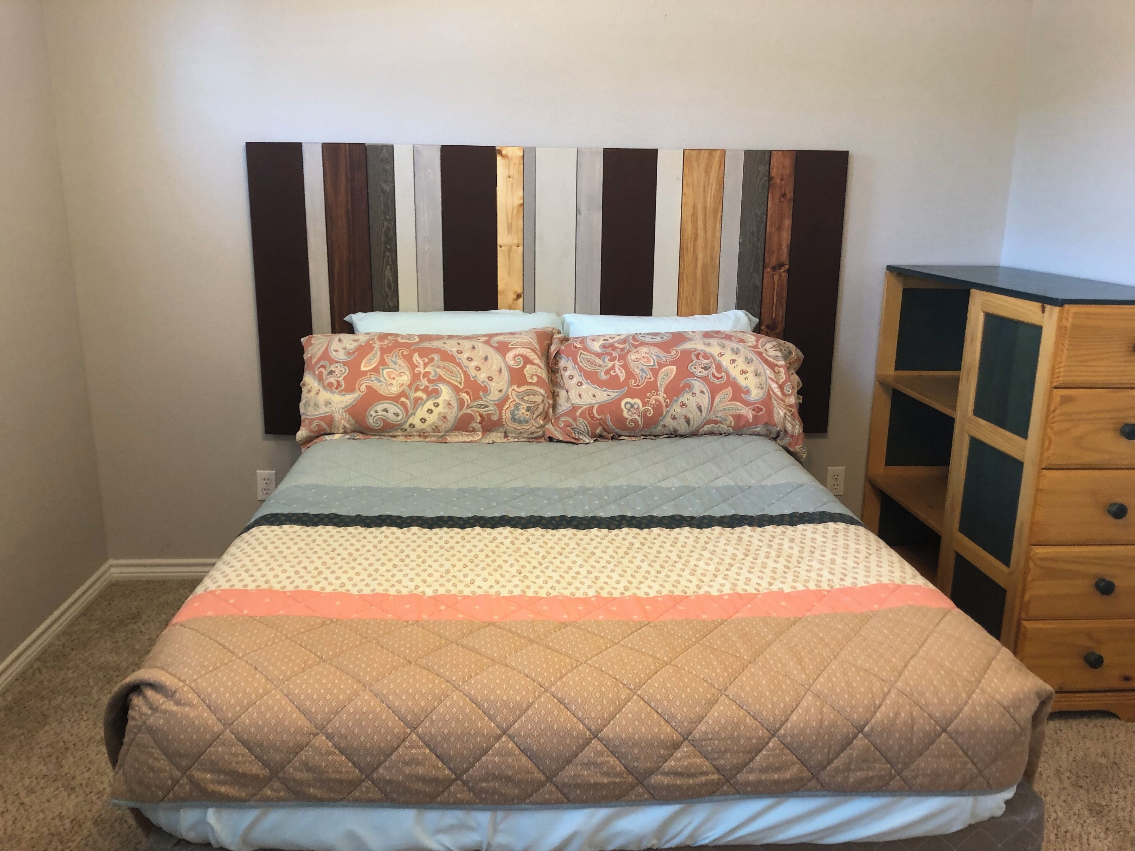 3 chambres, fer et planche à repasser, Wi-Fi, draps fournis