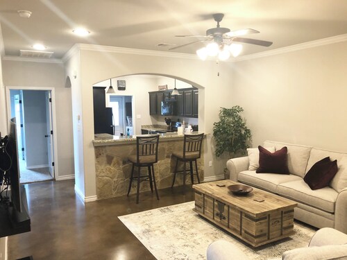 Charming 3Bed/3Bath Aggieland townhome located 4 miles from Texas A&M University