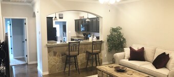 Charming 3Bed/3Bath Aggieland townhome located 4 miles from Texas A&M University