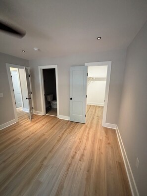 Interior -  "serenity south of Raleigh" Quiet charming low traffic Neighborhood (Garner)