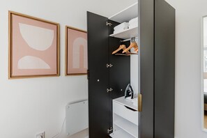 Interior - Blueground | Vauxhall, nr gym, shops & station (London)