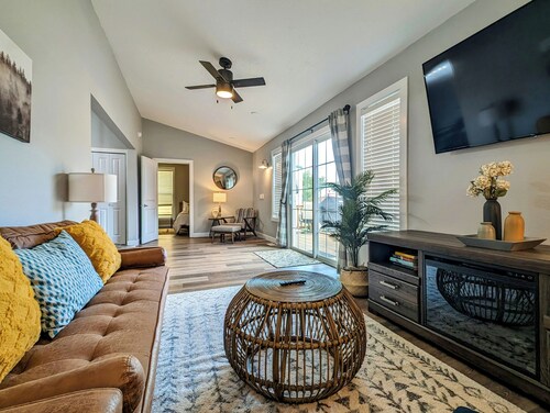 Updated 4BR Home, Family Friendly, Steps to Custer Shops & 30 Min to Mt Rushmore