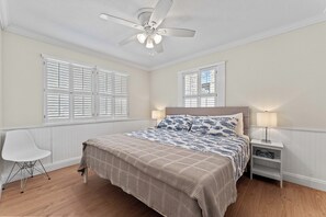 3 bedrooms, travel crib, free WiFi, bed sheets - Walk to Beach, Fire Pit & Pet Friendly (St. Augustine)