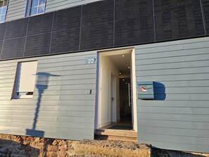Exterior detail - Color magic blue in the Harz apartment Smilla with sauna, terrace and bicycle shed (Sankt Andreasberg)