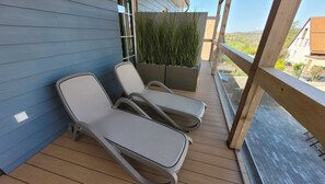 Terrace/patio - Color magic blue in the Harz apartment Smilla with sauna, terrace and bicycle shed (Sankt Andreasberg)