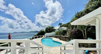 Waterfront,Private pool,Breathtaking Views,Great Location. Enjoy paradise!