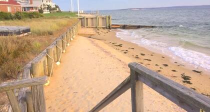 Peconic Bay Beach Front-Ylellinen-Talo-Näkymä rannalle-Ensuite kylpyammeella