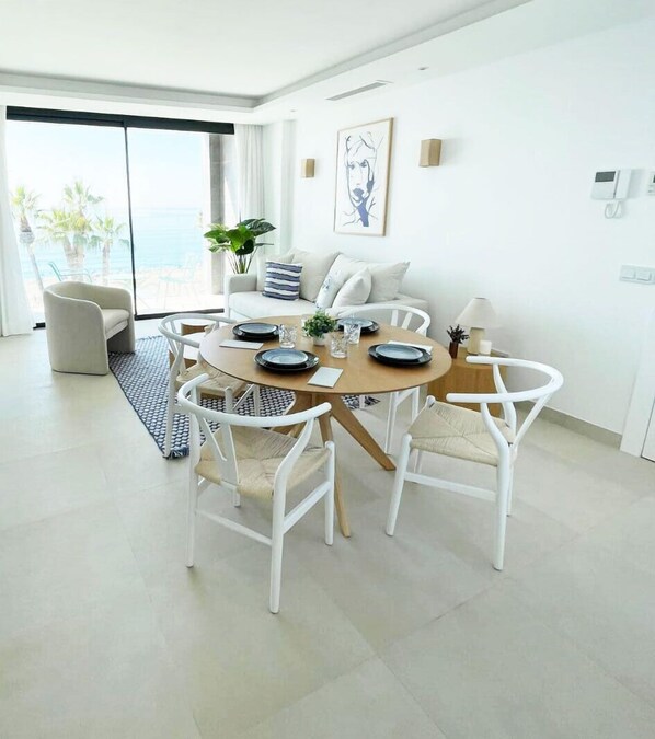Luxury-Apartment, Meerblick | Wohnbereich