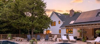 The North Fork Summer House - Modern Farmhouse, Heated Pool & Wine Country