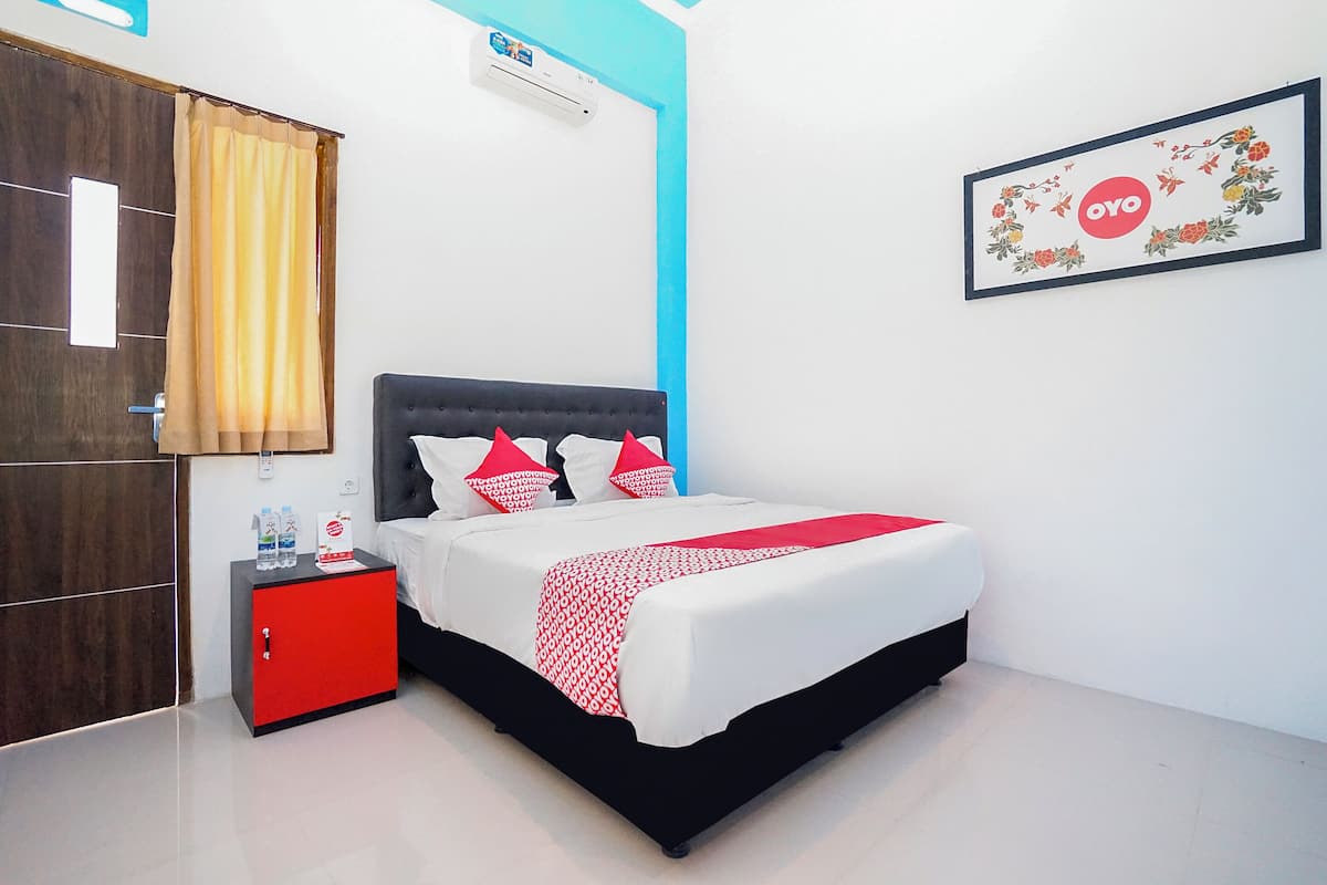 Quarto casal luxo | Espaço de trabalho para notebook, roupa de cama