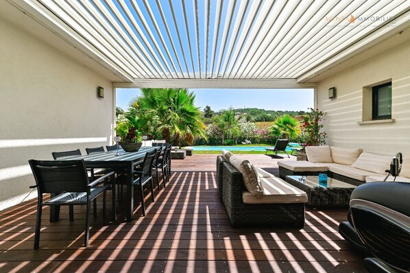 Outdoor dining - AIR-CONDITIONED VILLA WITH POOL IN PORTICCIO (Grosseto-Prugna)