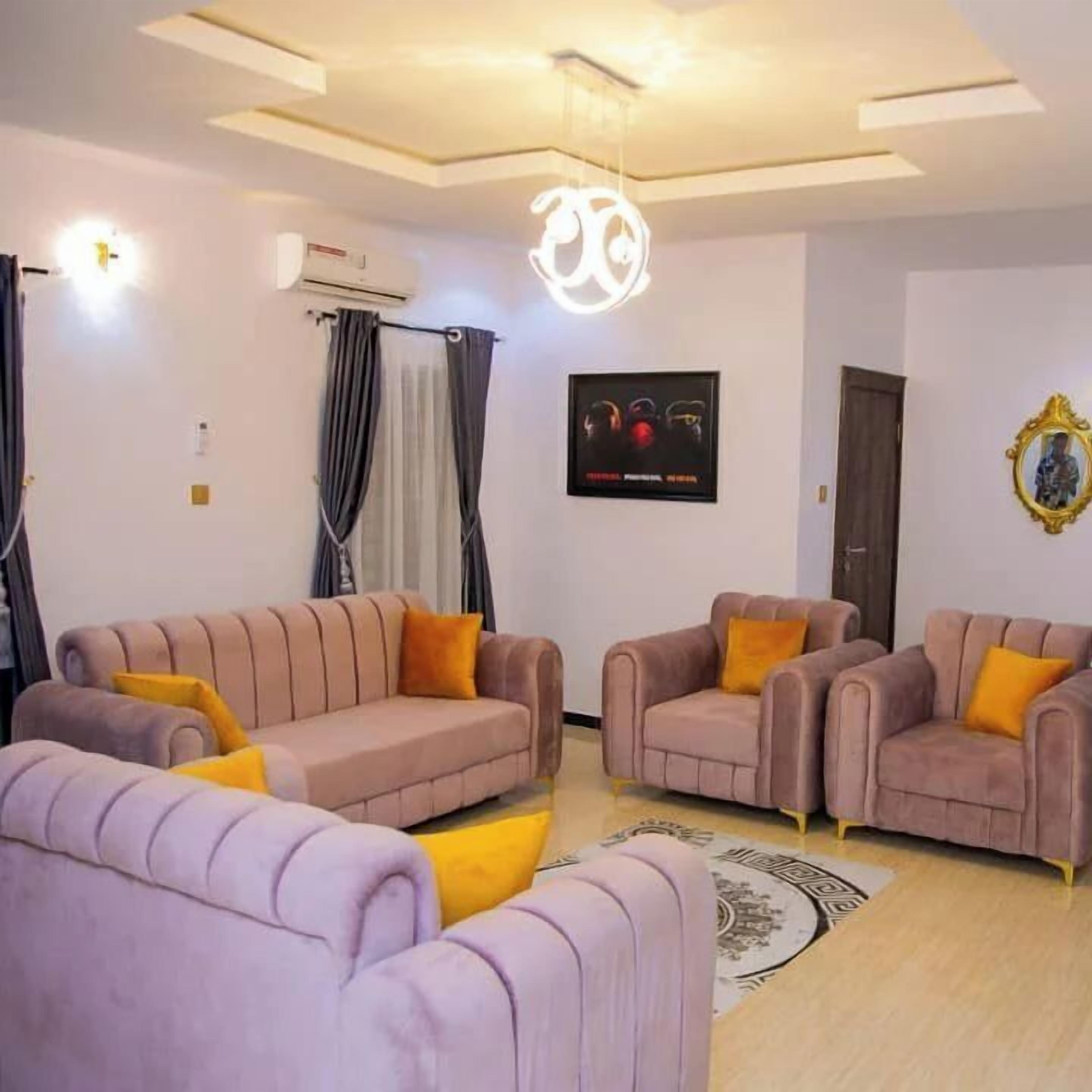 Departamento familiar, balcón, vista a la ciudad | Área de sala de estar