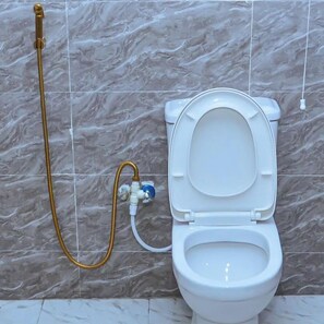 Familielejlighed - balkon - byudsigt | Badeværelse | Gratis toiletartikler, hårtørrer, håndklæder, Sæbe