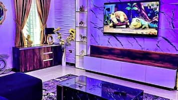 Family Apartment, Balcony, City View | Living area