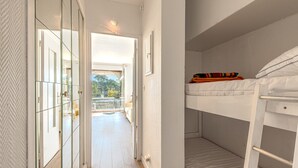 A narrow hallway leading to a balcony with a view of trees and a building. - ACCOMMODATION RESIDENCE CHIBERTA AND GOLF WITH SWIMMING POOL (Anglet)