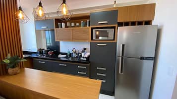 Departamento Premium, acceso a la alberca, vista a la playa | Cocina privada | Refrigerador y microondas