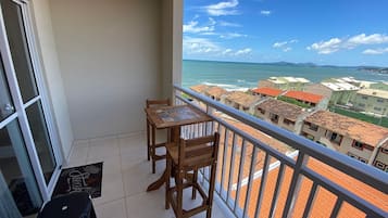 Departamento Premium, acceso a la alberca, vista a la playa | Vista a la playa o el mar