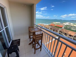 Apartamento premium, acesso à piscina, vista para a praia | Vista para praia/oceano