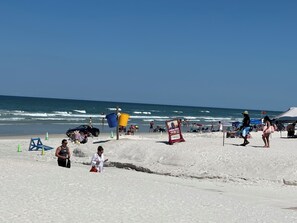 Solstolar och strandhanddukar
