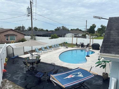 Spacious 4-bedroom house in serene Deltona with AC, WiFi