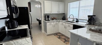 Spacious 4-bedroom house in serene Deltona with AC, WiFi