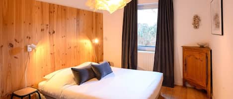 2 habitaciones, tabla de planchar con plancha, wifi y ropa de cama