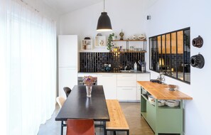 Kjøleskap, mikrobølgeovn, ovn og oppvaskmaskin