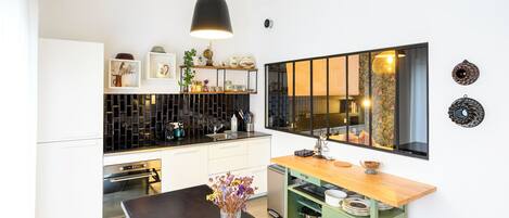 Fridge, microwave, oven, dishwasher