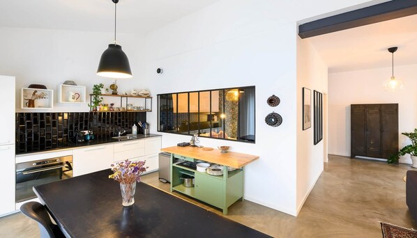 Fridge, microwave, oven, dishwasher