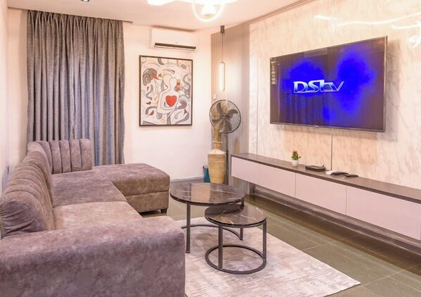 Economy Apartment, Balcony, City View | Living area