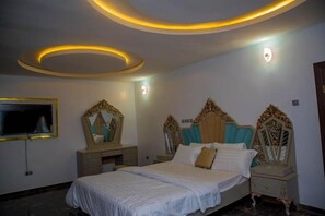 1 bedroom, desk, laptop workspace, blackout curtains - Zeedam Royal Apartment  (Ibadan)