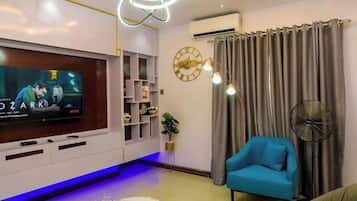 Economy Apartment, Balcony, City View | Living area